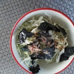 ごま油香るキャベツと味付海苔のおかか和え